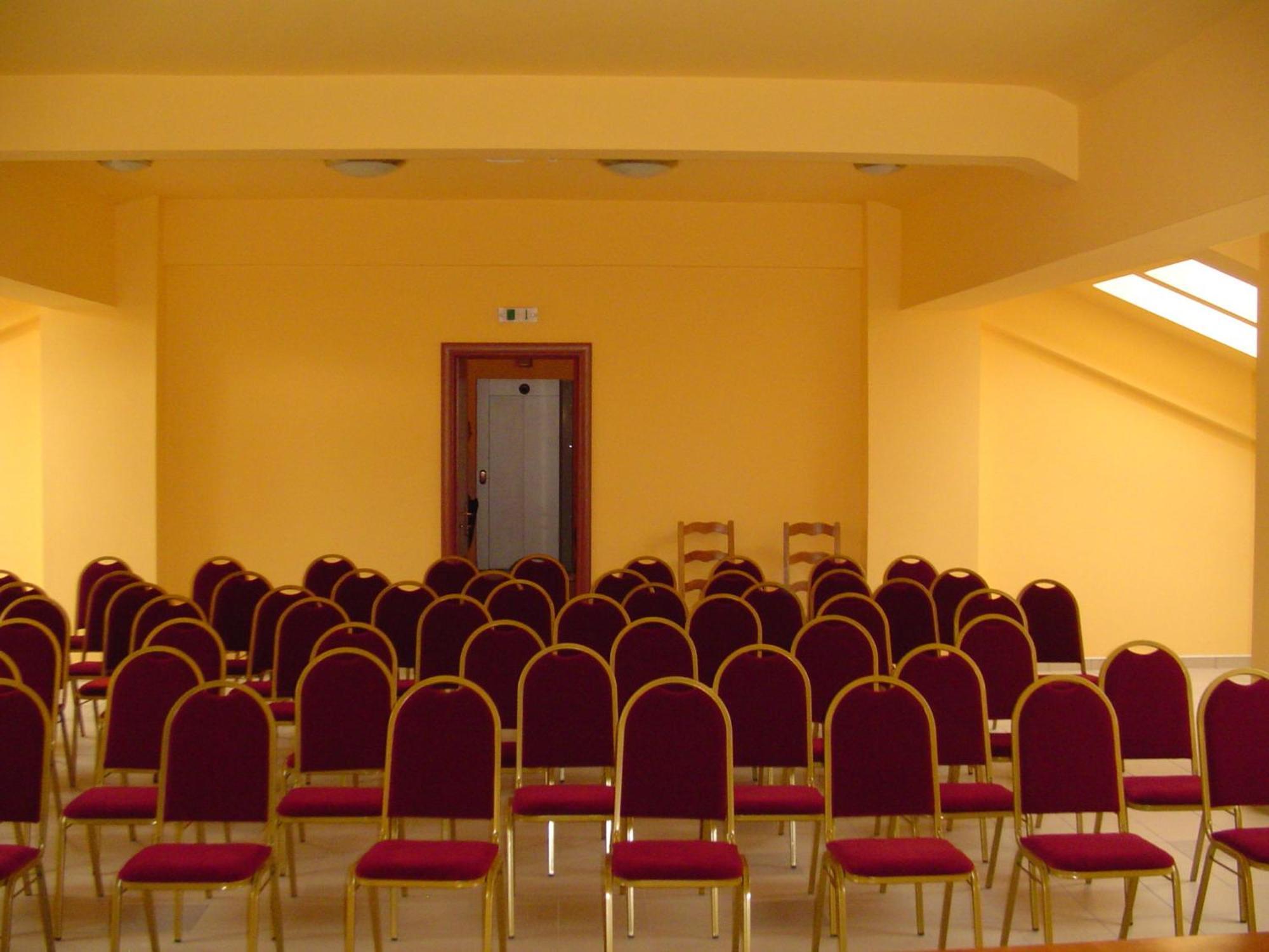 Hotel Europa Ploiesti Bagian luar foto
