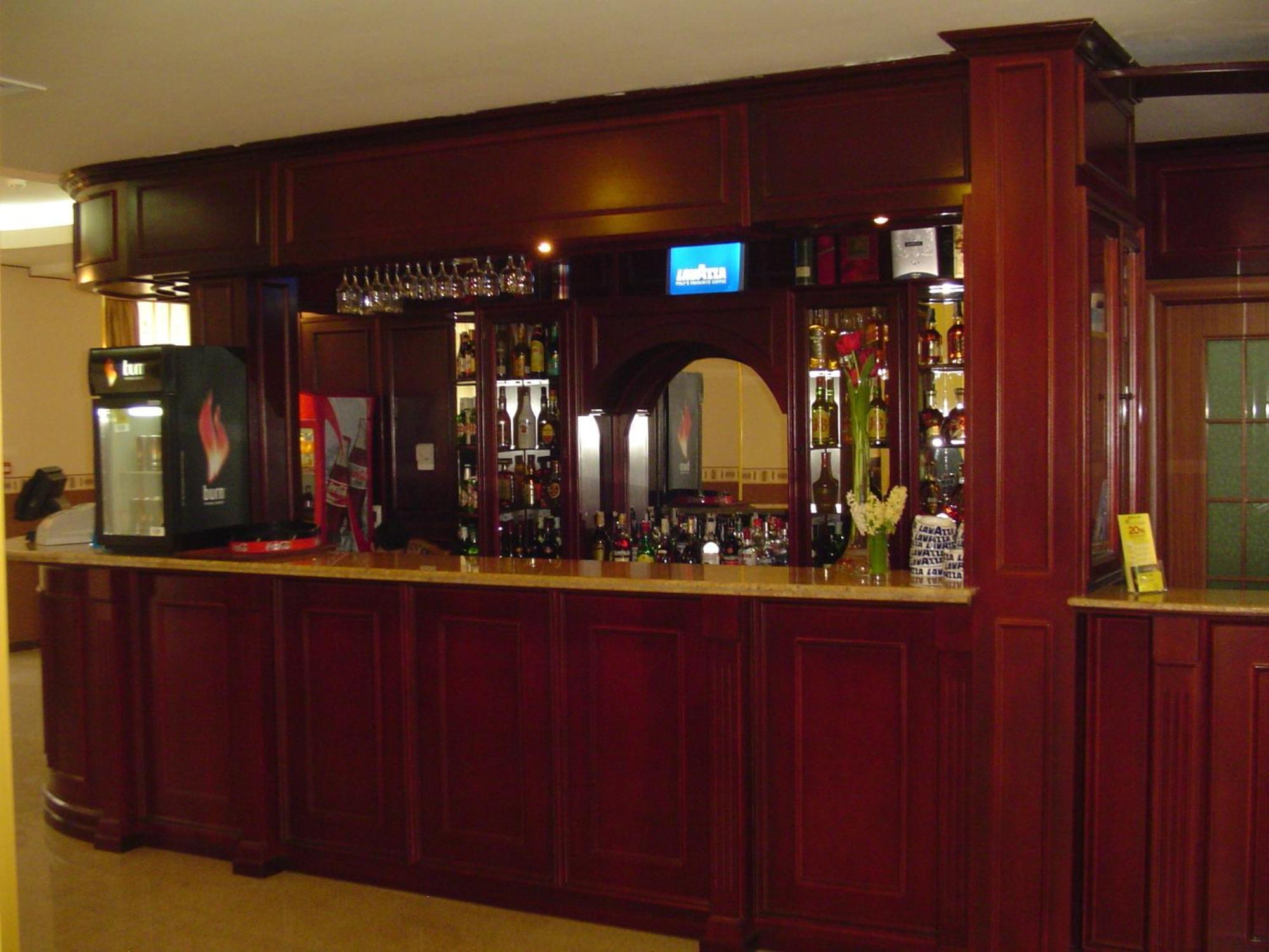 Hotel Europa Ploiesti Bagian luar foto