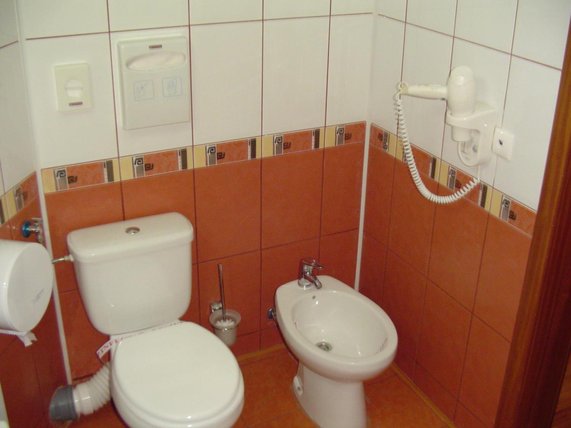 Hotel Europa Ploiesti Bagian luar foto